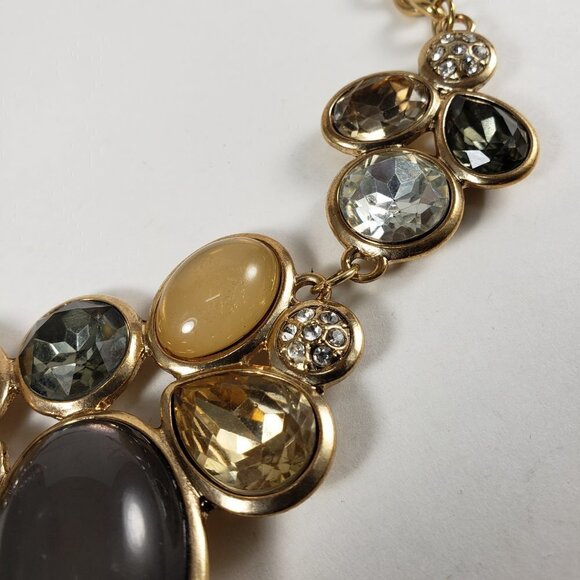 18 Inches Old Gold-tone Statement Necklace with Shiny Stone and Crystals - Picture 7 of 8